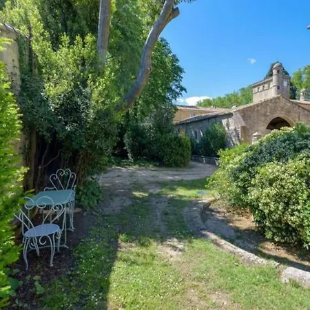 3 Pour 15 Pers Dans Un Chateau Feriehus Aimargues