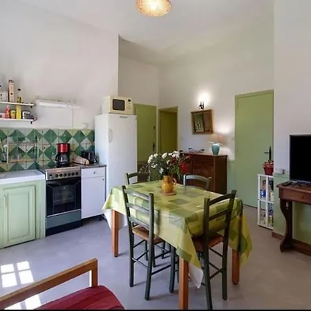 3 Pour 15 Pers Dans Un Chateau Aimargues
