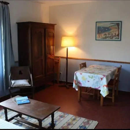 3 Pour 15 Pers Dans Un Chateau