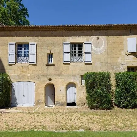 3 Pour 15 Pers Dans Un Chateau