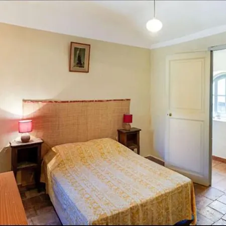 3 Pour 15 Pers Dans Un Chateau Aimargues